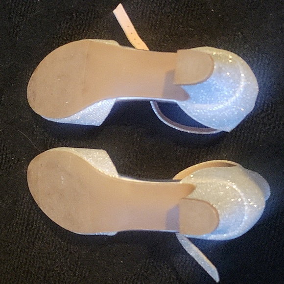 Girls Dress Shoes Closed Toe Chunky High Heels Ankle Strap Wedding Party Pump - Picture 4 of 5